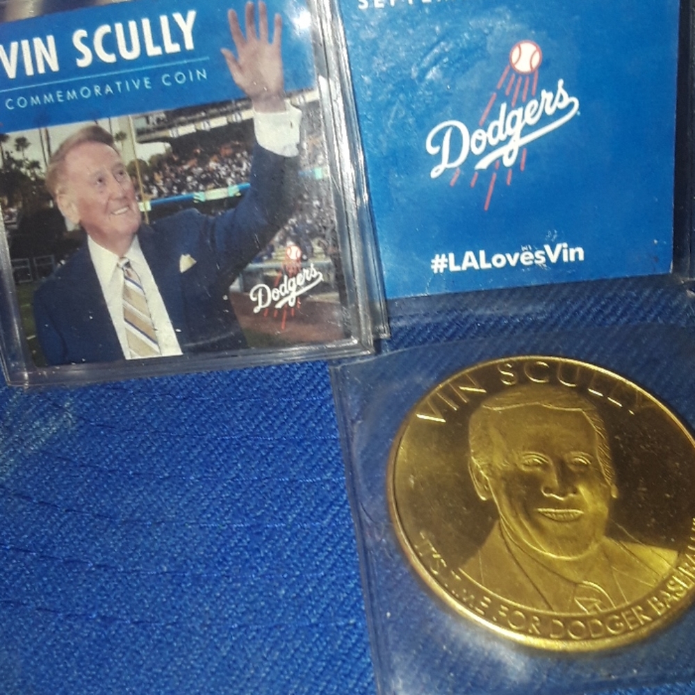 Dodgers Vin Scully 2 commemorative coins